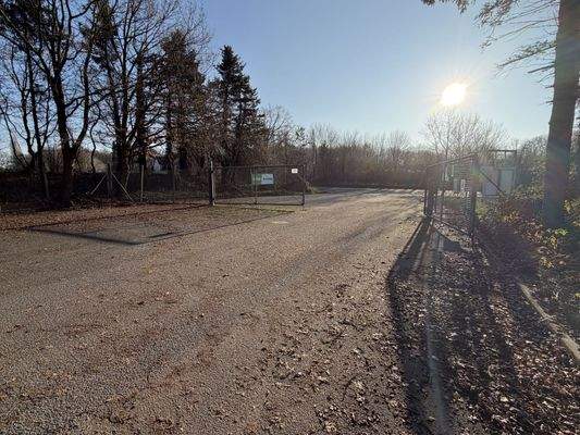 Hauptzufahrt Gelände