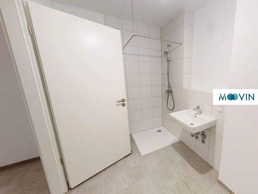 Badezimmer mit Walk-In-Dusche