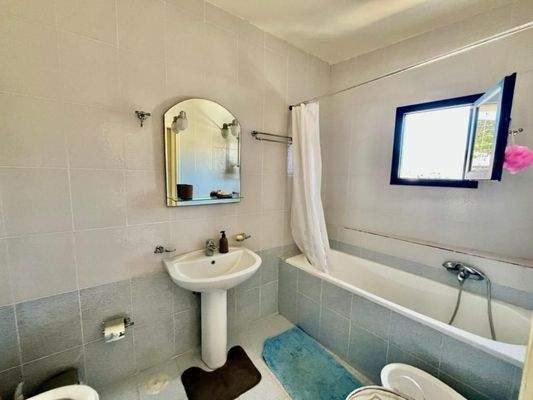 Kreta, Kalo Chorio: 2-Apartment-Anwesen mit geräumiger Dachterrasse zu verkaufen