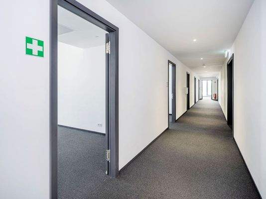Flur zu den Büros im OG
