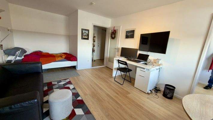 Wohnzimmer_mit_Schreibtisch