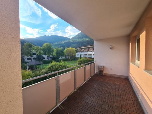 große Loggia mit Blick auf Schmittenhöhe