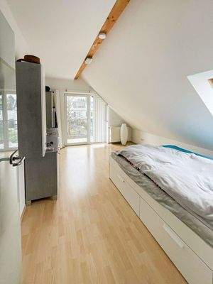 Schlafzimmer mit Balkon 2