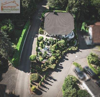 Drohne schräg Dachseite