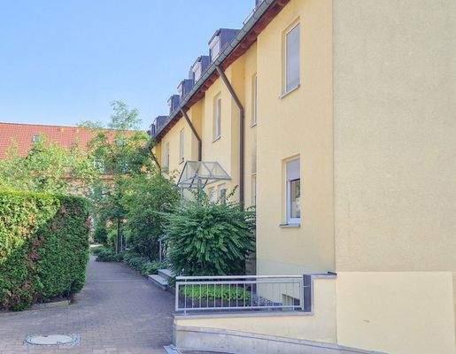 Nordwestansicht - Gepflegtes Mehrfamilienhaus in ruhiger Lage von Katzwang