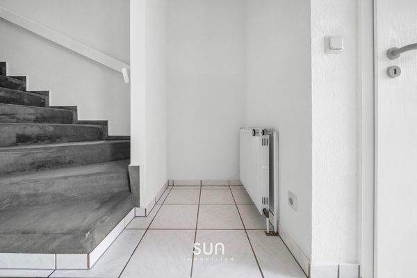 PRAKTISCHE ABSTELL-NISCHE