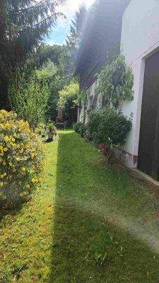 Hinteransicht  mit Garten