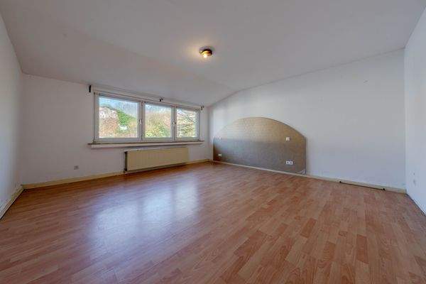 1.OG li. Schlafzimmer