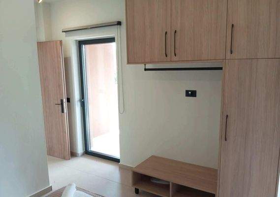 Kreta, Ligides: Großes modernes Haus in der Nähe des Agia-Sees zu verkaufen