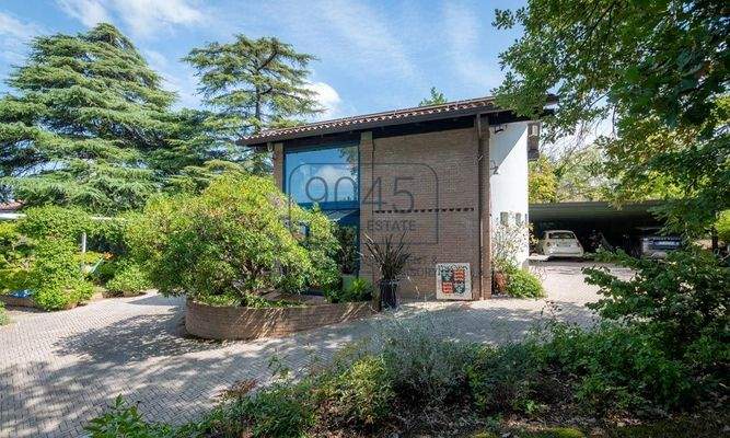 Moderne Villa mit Panoramablick in Castel San Pietro Terme – Emilia-Romagna