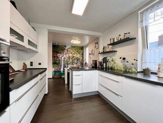 2025-3361-hochwertige Einbauküche inklusive-1. Obe