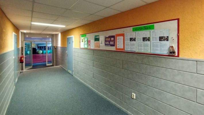 Flur mit Infoaushang