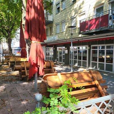 Terrasse Haupteingang 