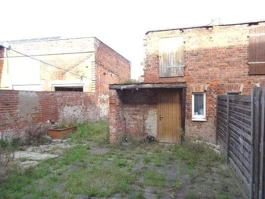 Foto-Innenhof m. Nebengelass