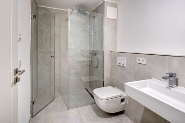 Walk-in-Shower!