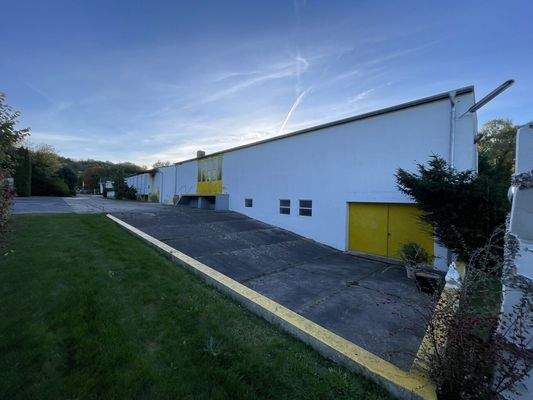 Lagerhalle mit Rampe