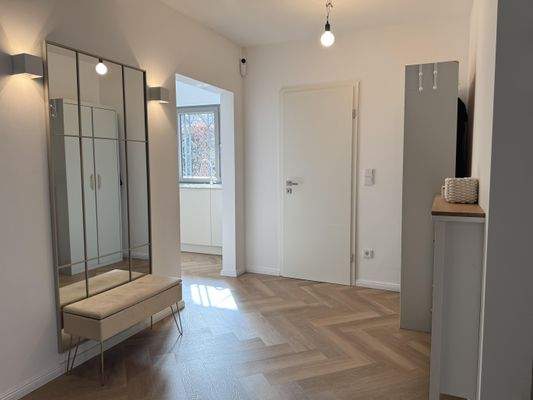 Freundlicher Eingangsbereich mit Zugang zum Gäste WC