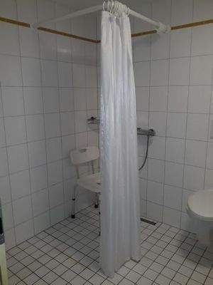 Dachgeschoß Wohnung Beispiel Sanitärbereich
