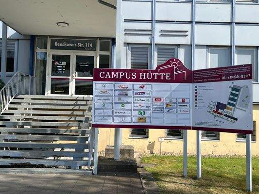 Eingang Bürogebäude