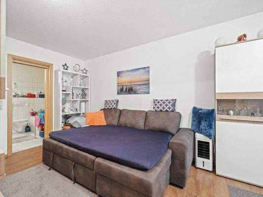 Schlafzimmer mit Zugang zum Bad