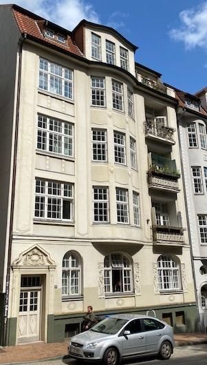 Großzügige, teilmöbilierte 5 1/2 Zimmer Altbauwohnung in Jugendstilvilla in der Flensburger Altst