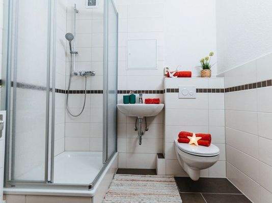 Badezimmer mit Dusche