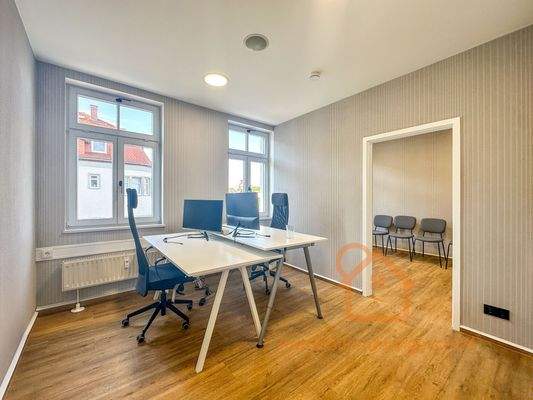 Modernes Büro mit Fenster