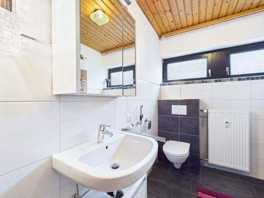 Vielseitiges Zweifamilienhaus in Dillingen, Pachtener Heide