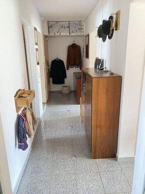 Flur mit Bodenleuchten