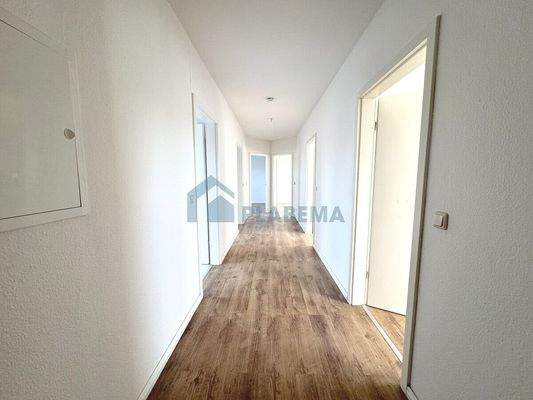 153.04-Flur Ansicht 1