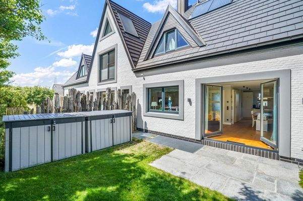 Südterrasse mit Aufbewahrungboxen