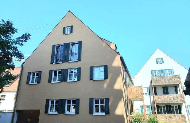 Vorderansicht 1. OG mit Balkon