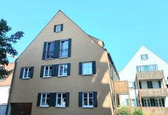 Vorderansicht 1. OG mit Balkon