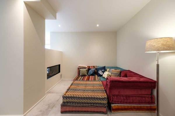 RUHE mit gasbefeuertem Kamin - UG -