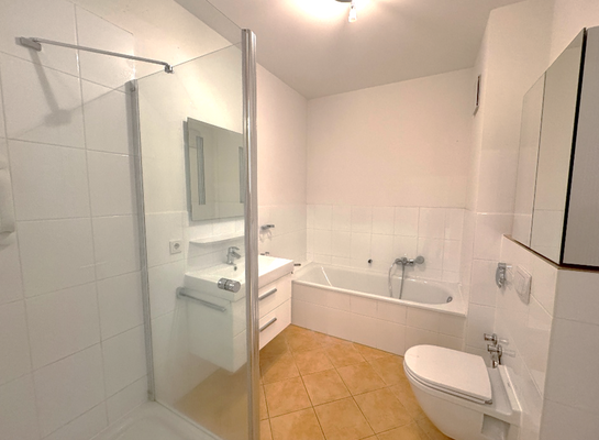 Vollbad mit Wanne...