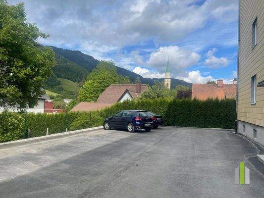 Parkflächen vor dem Haus