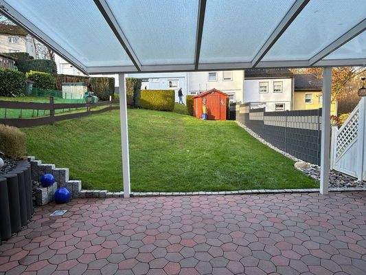 ...angrenzender Terrasse