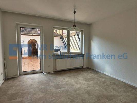 Wohnraum mit Zugang zur Terrasse