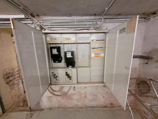 Bild 13 zeigt den Zählerschrank