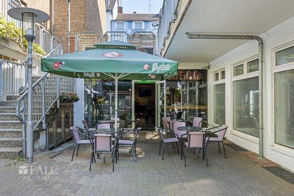 Außenansicht Ladenlokal UG_Fensterfront re. gehört nicht zum Verkauf