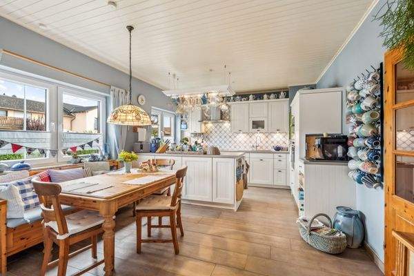 Esszimmer mit Küche