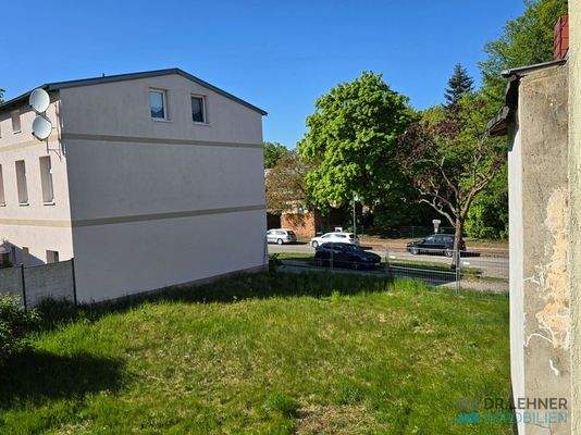 Nachbarhaus vom Grundstück aus