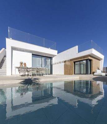 Detached Villas with Panoramic Views of the Golf Course in Murcia