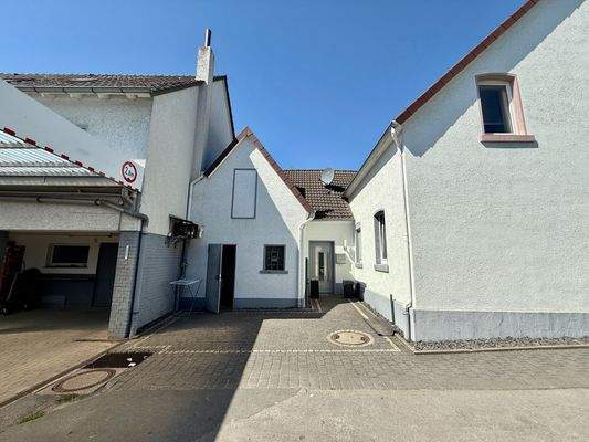 Mittleres ehemaliges Stallgebäude