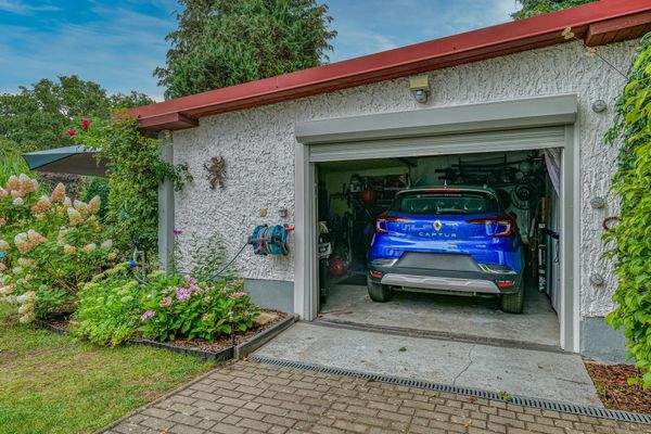 Garage-mit-wallbox.jpg