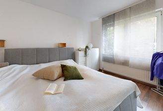 Geräumiges Schlafzimmer