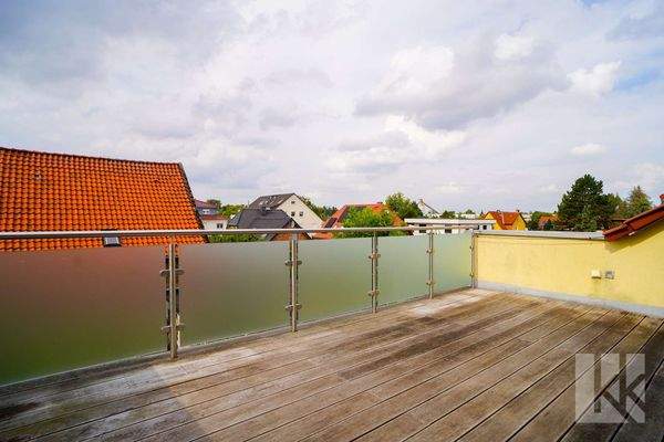 Davor: Die riesige Dachterrasse