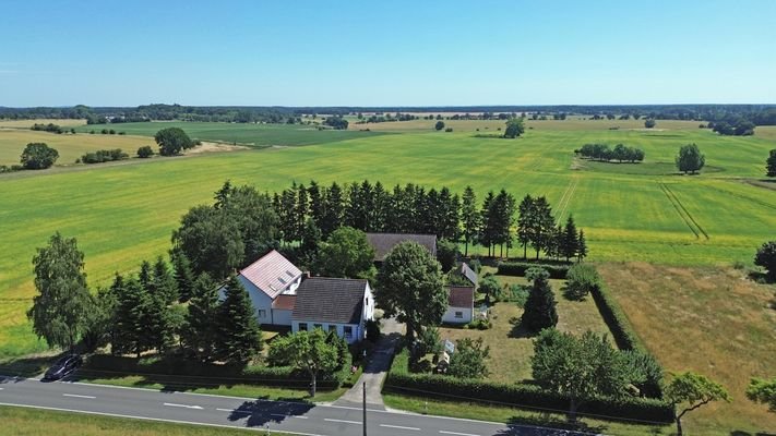 Überblick Grundstück - Straßenansicht