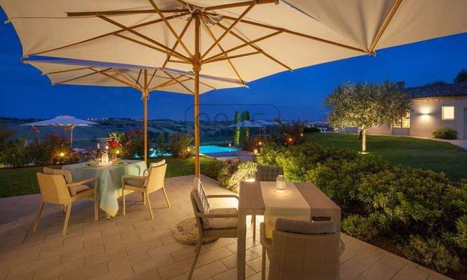 Luxusvilla mit Gästehaus und Panoramablick – Nähe Adria, Marken