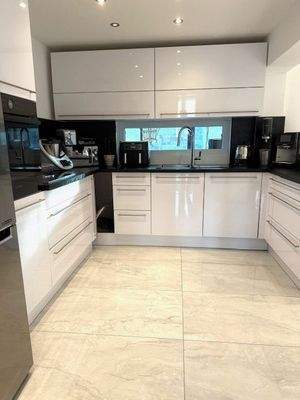 Hochwertige Einbauküche EG